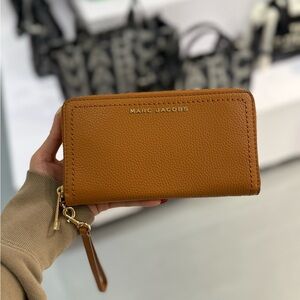 NWT Marc Jacobs large Continental wallet with wristlet
